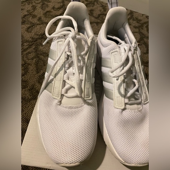 Adidas 8.5 shoes - Picture 3 of 5